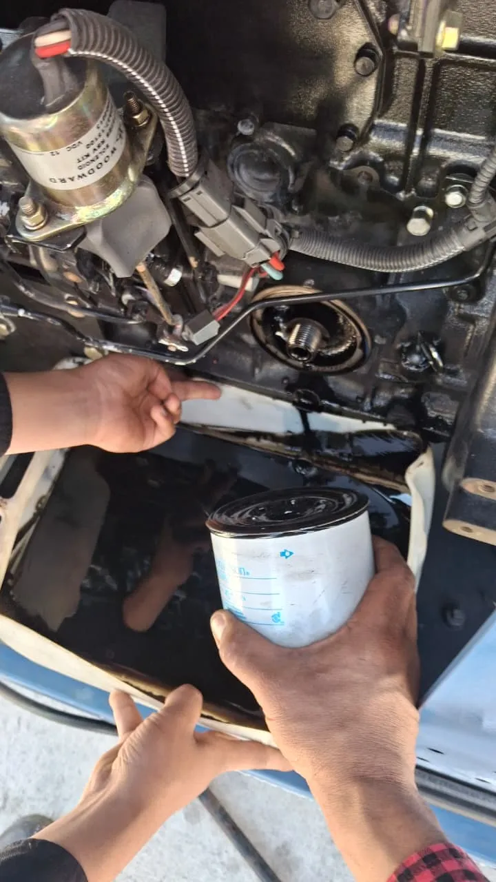 Cambio de filtros de aceite a planta de emergencia por técnico de INGEPE